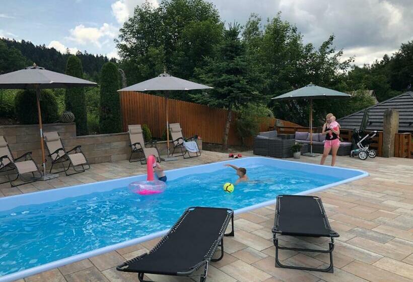 تختخواب و صبحانه Willa Karla