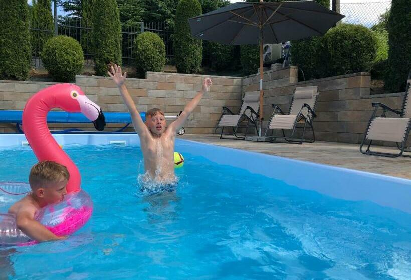 تختخواب و صبحانه Willa Karla