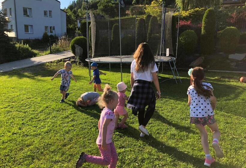 تختخواب و صبحانه Willa Karla