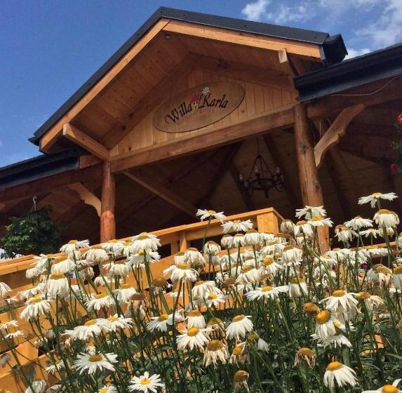 تختخواب و صبحانه Willa Karla