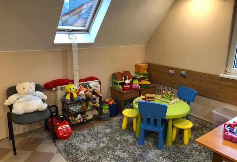 تختخواب و صبحانه Willa Karla