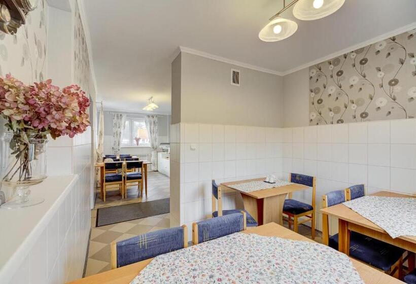 تختخواب و صبحانه Willa Karla