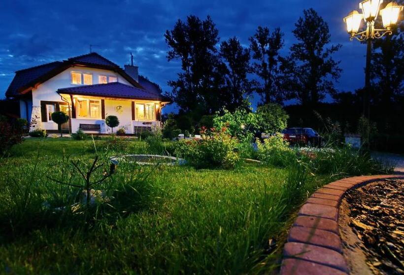 تختخواب و صبحانه Willa Kazimiera