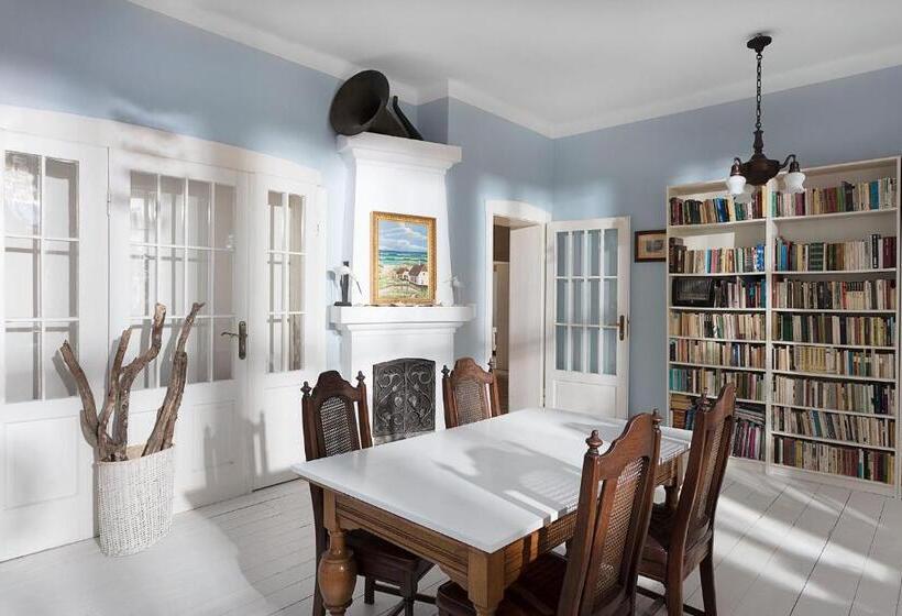 تختخواب و صبحانه Willa Ludwinia