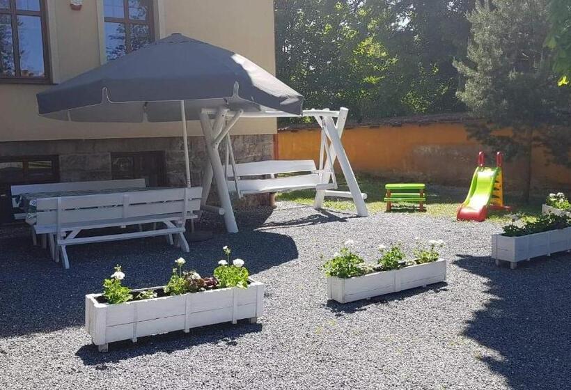 مبيت وإفطار Willa Pod Gwiazdami & Spa