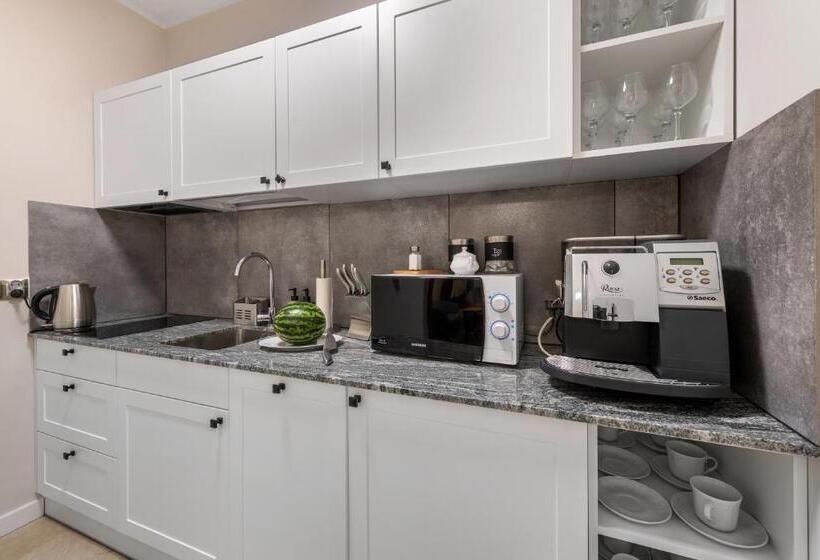 تختخواب و صبحانه Willa Regle