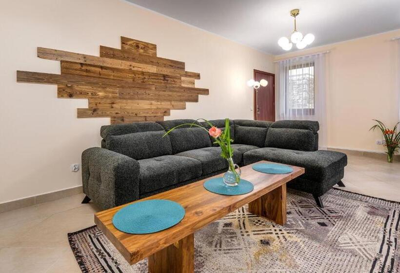 تختخواب و صبحانه Willa Regle