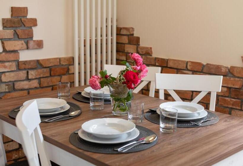 تختخواب و صبحانه Willa Regle