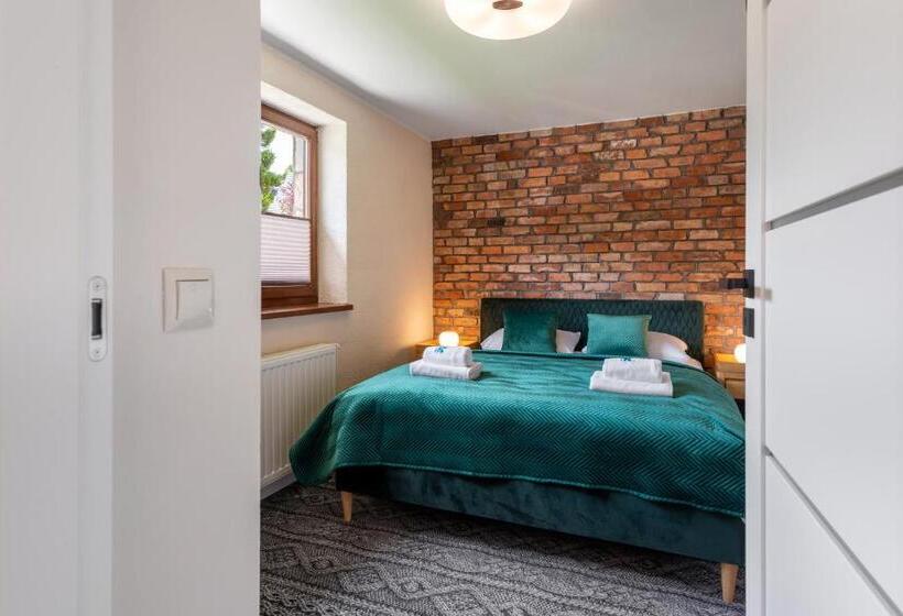 تختخواب و صبحانه Willa Regle