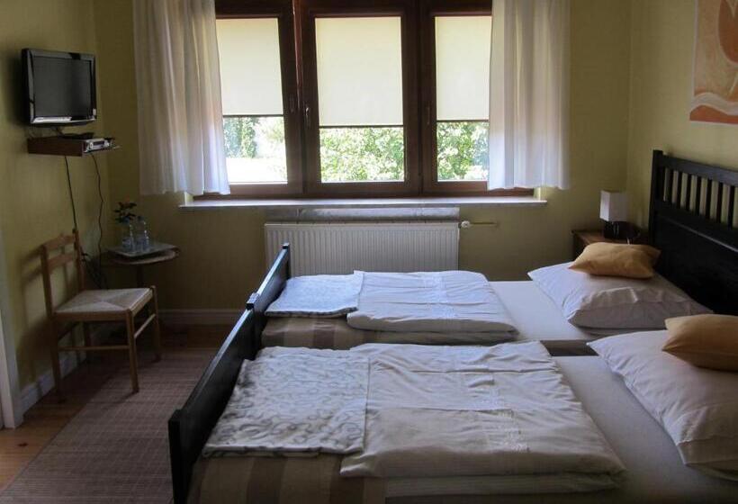 مبيت وإفطار Willa W Ogrodzie