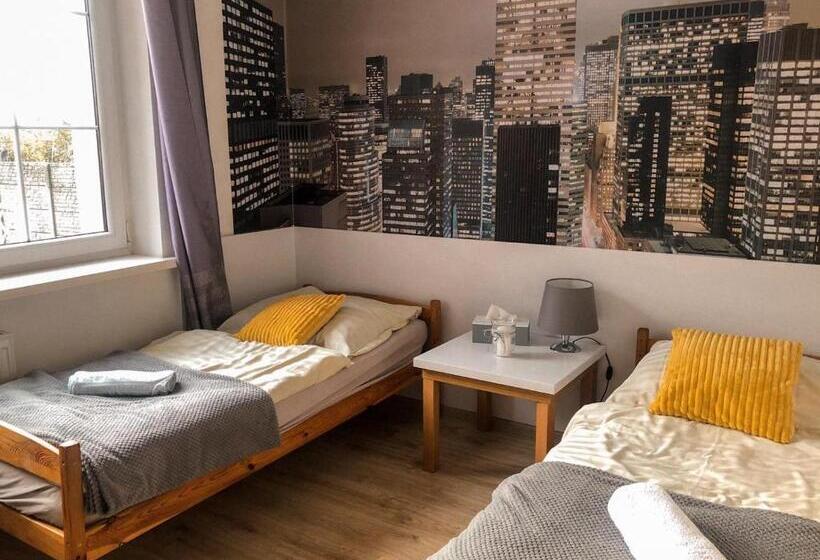 Hostel Przed świtem