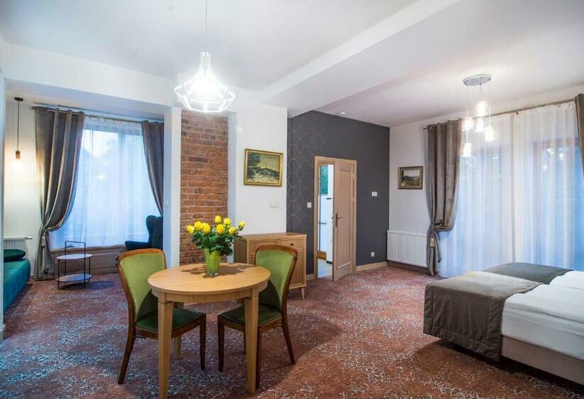 هتل Dwa Księżyce