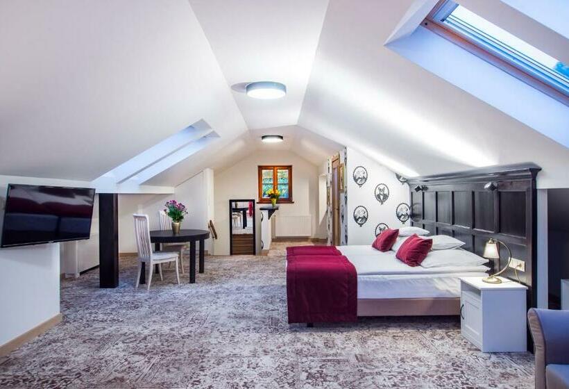 هتل Dwa Księżyce