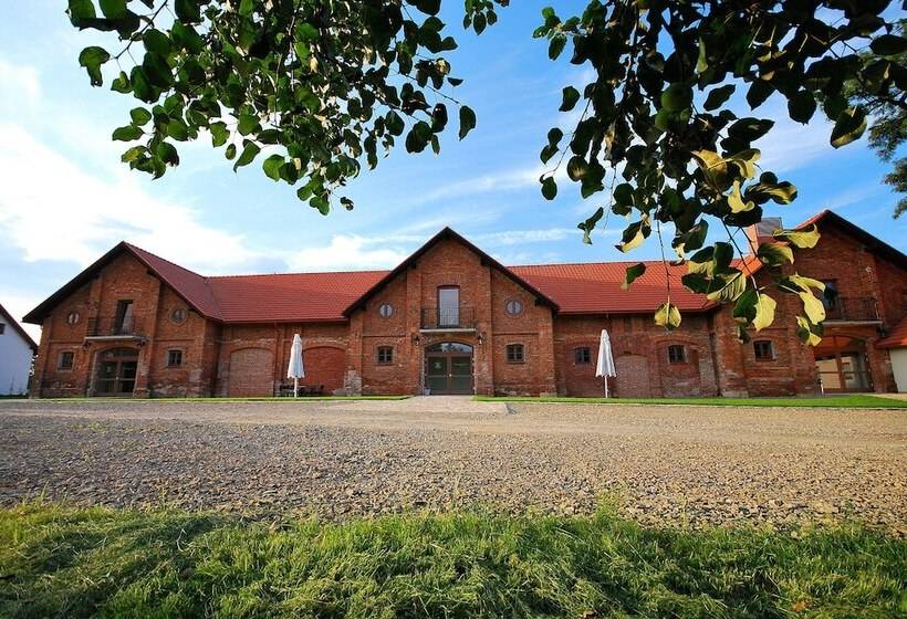 فندق Dwór Kombornia   Folwark