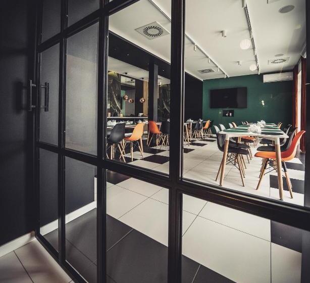 هتل Kelman Inn Global Nowa Sól