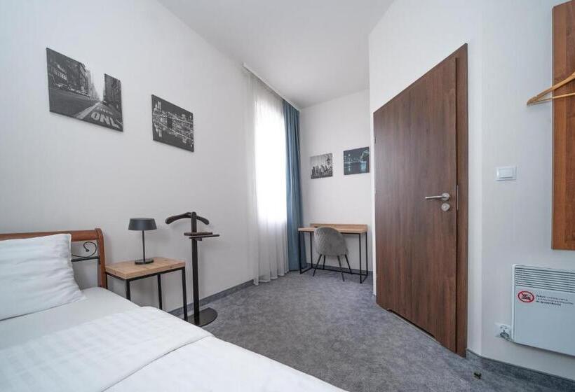 هتل Kelman Inn Global Nowa Sól