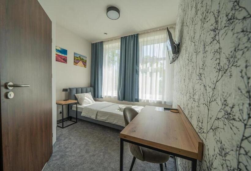 هتل Kelman Inn Global Nowa Sól