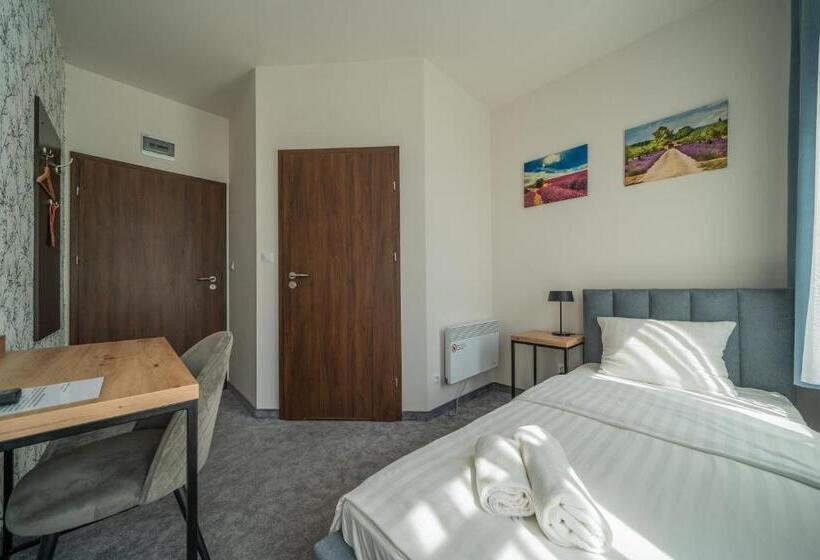 هتل Kelman Inn Global Nowa Sól