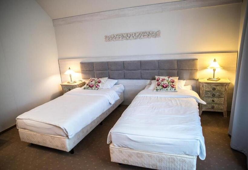 בית מלון כפרי Legnicki & Restauracja