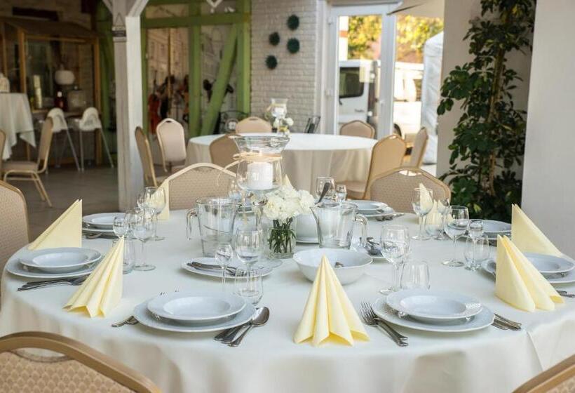 בית מלון כפרי Legnicki & Restauracja