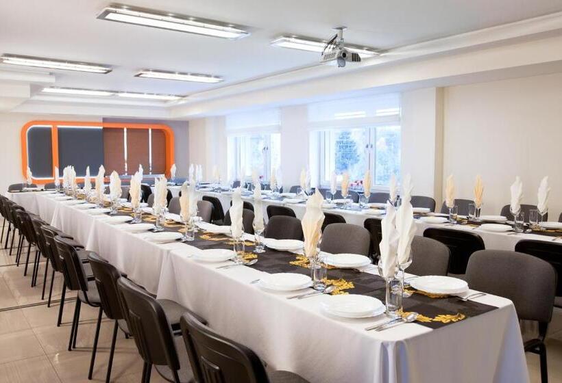 هتل Młoda Europa