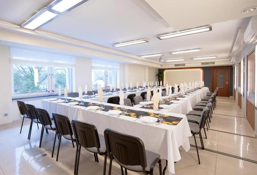 هتل Młoda Europa