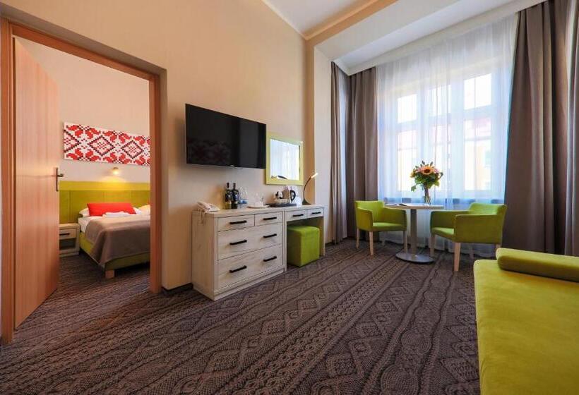 هتل Nat Krynica Zdrój