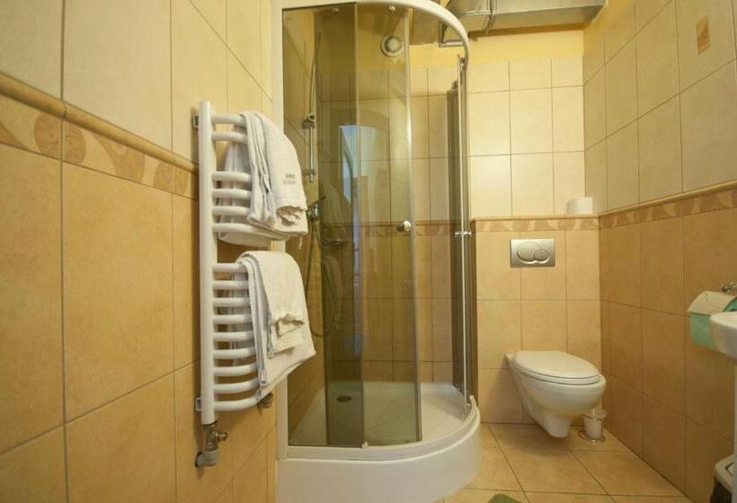 ホテル Restauracja Pod Parowozem