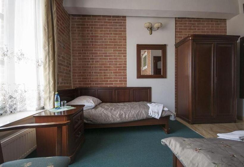 ホテル Restauracja Pod Parowozem