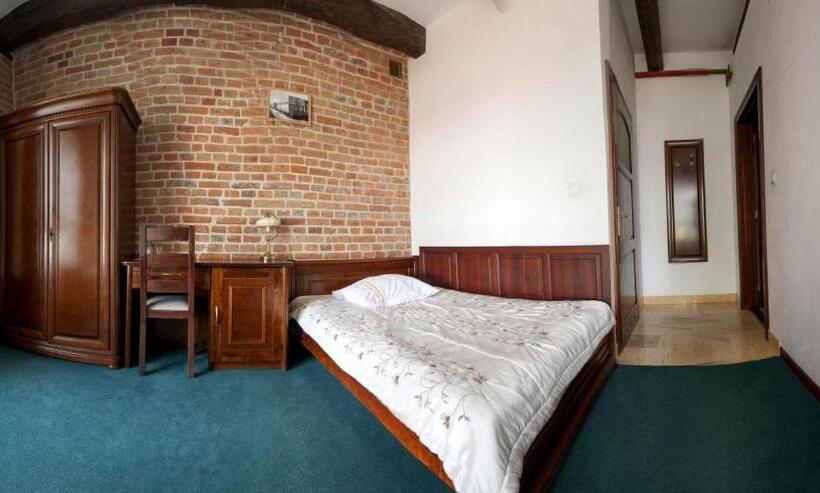 ホテル Restauracja Pod Parowozem