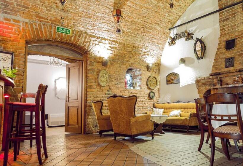 هتل Restauracja Rondo