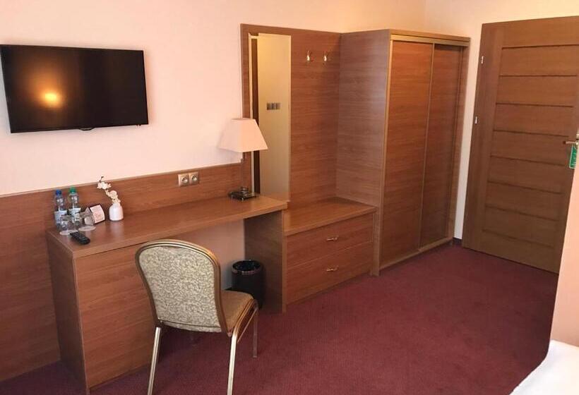 酒店 Restauracja Willa Radwan