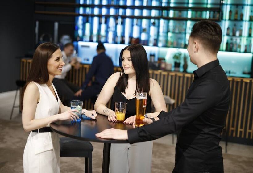 هتل Robert's Port