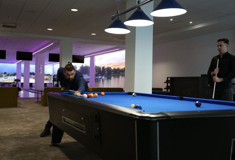 هتل Robert's Port