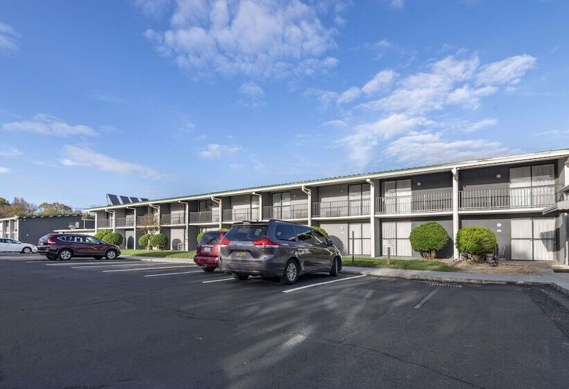 فندق Suburban Studios