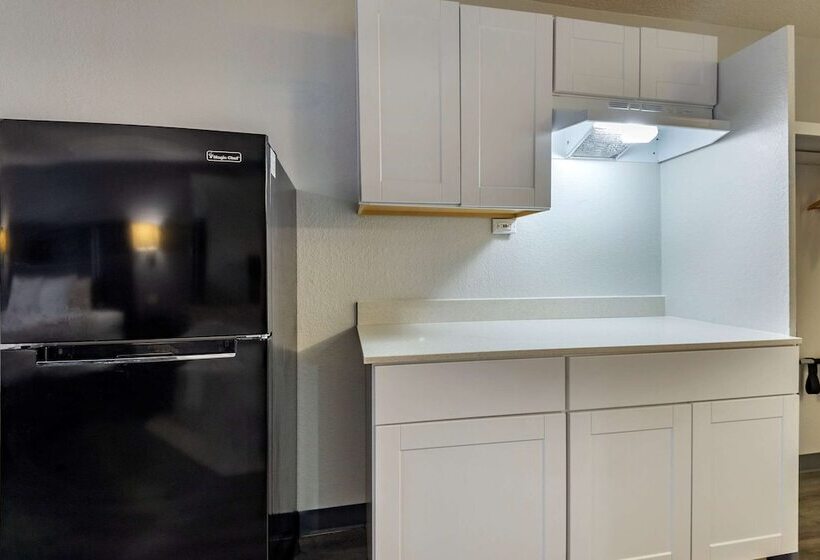 فندق Suburban Studios