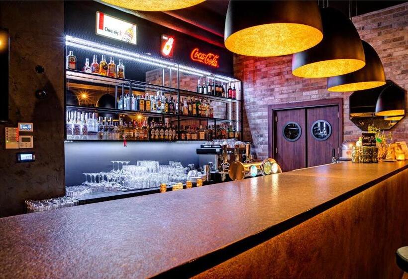 酒店 Wiki Sanok Events & Bowling