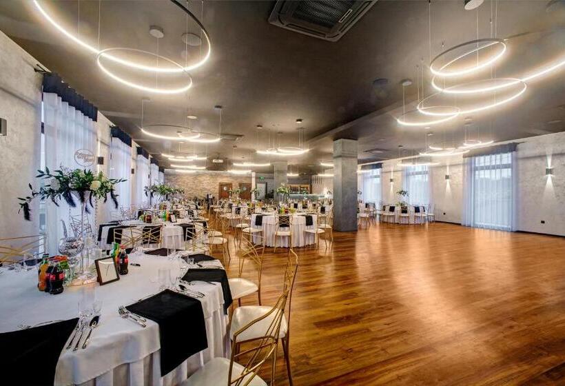 酒店 Wiki Sanok Events & Bowling