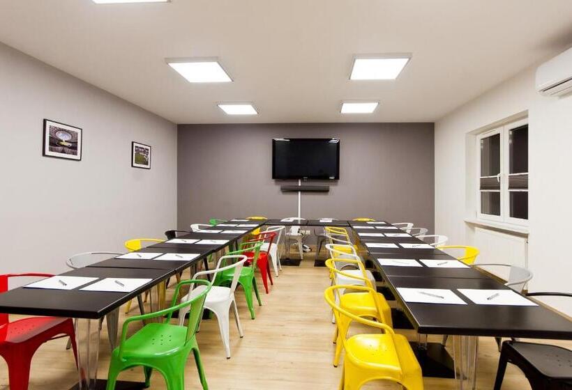 酒店 Wiki Sanok Events & Bowling