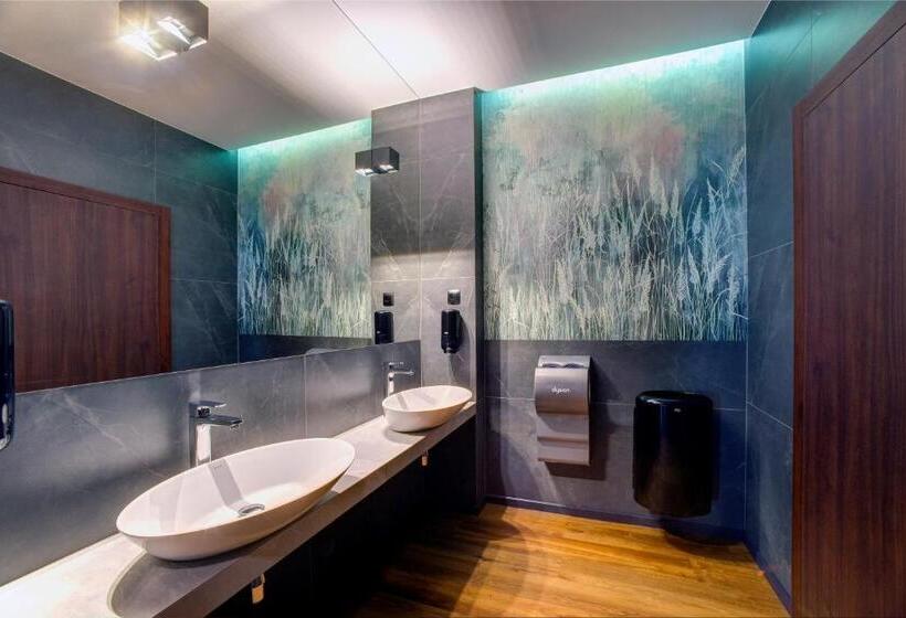 酒店 Wiki Sanok Events & Bowling