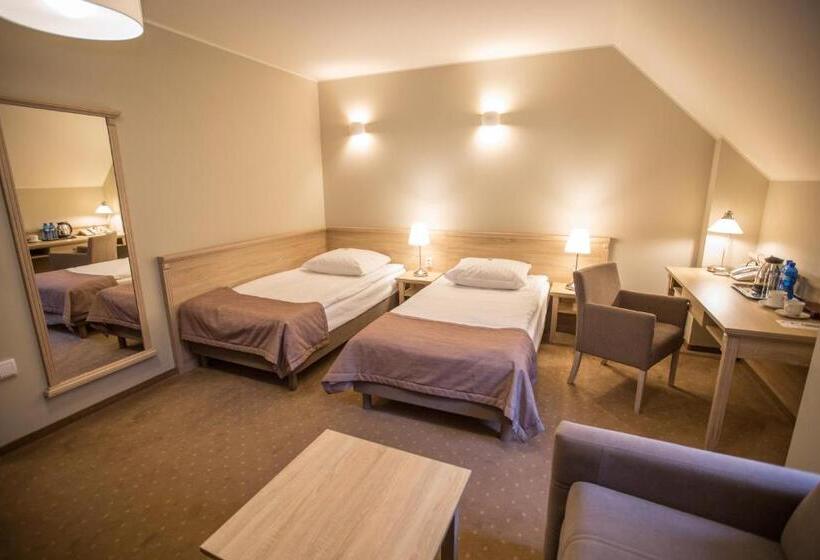 فندق Zajazd Pod Szyszkami