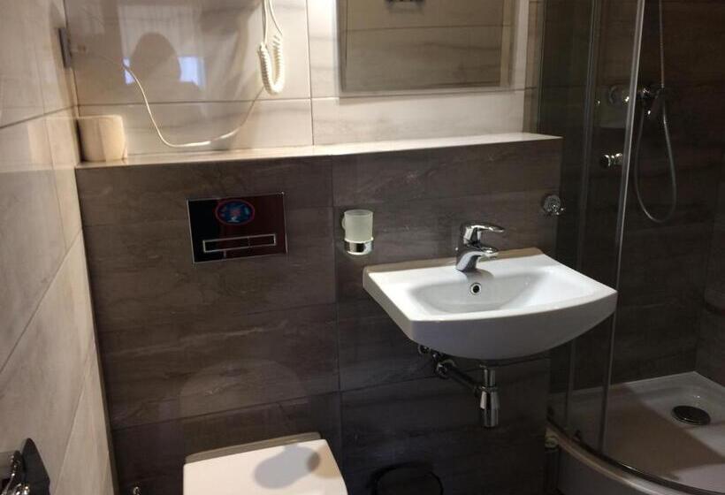 پانسیون Ik - Modlin Airport