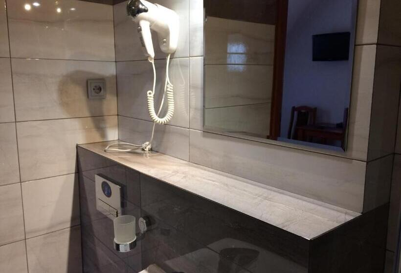 پانسیون Ik - Modlin Airport