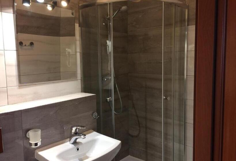 پانسیون Ik - Modlin Airport