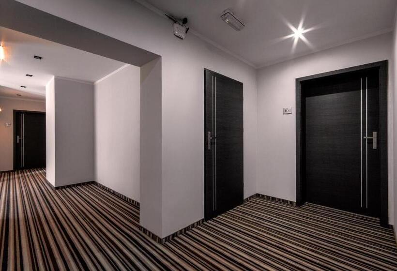 ペンション New Corner