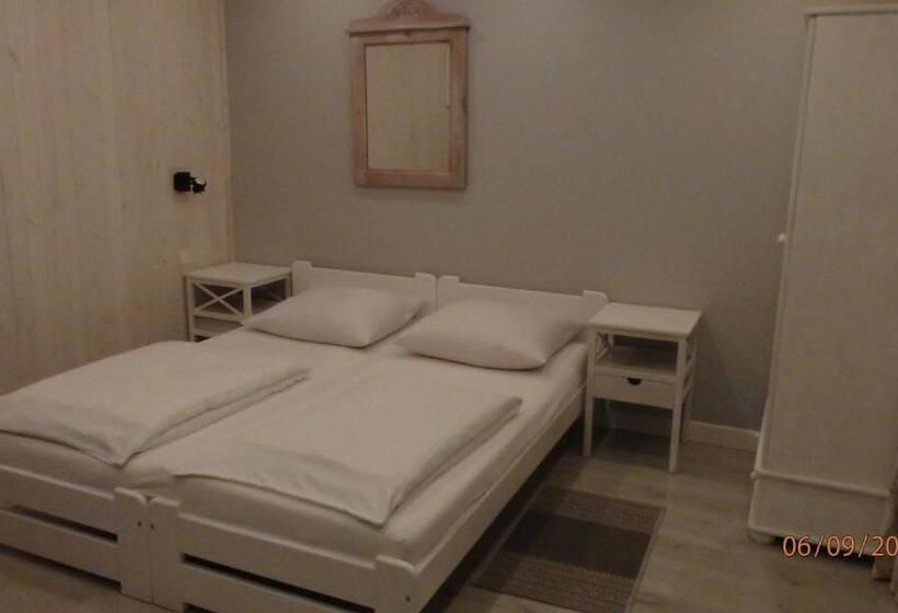 פנסיון Villa Pod Orzechem W Zaniemyślu