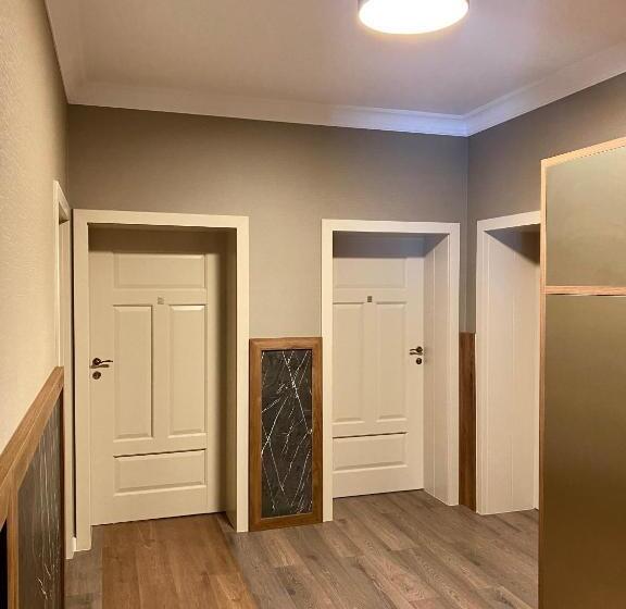 Pensjonat   Restauracja żółty Domek