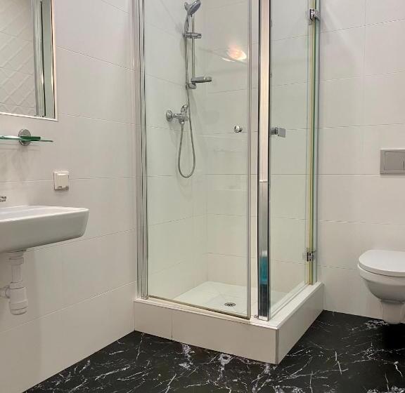 Pensjonat   Restauracja żółty Domek