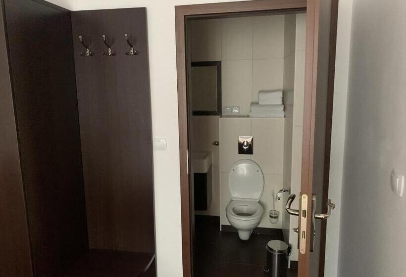 Pensjonat Plażowy Boss Z Restauracją 50 Metrów Od Morza