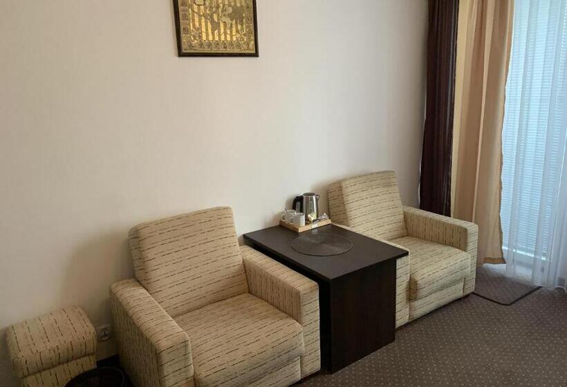 Pensjonat Plażowy Boss Z Restauracją 50 Metrów Od Morza